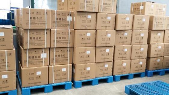塑料托盤(pán)上貨物的打包擺放